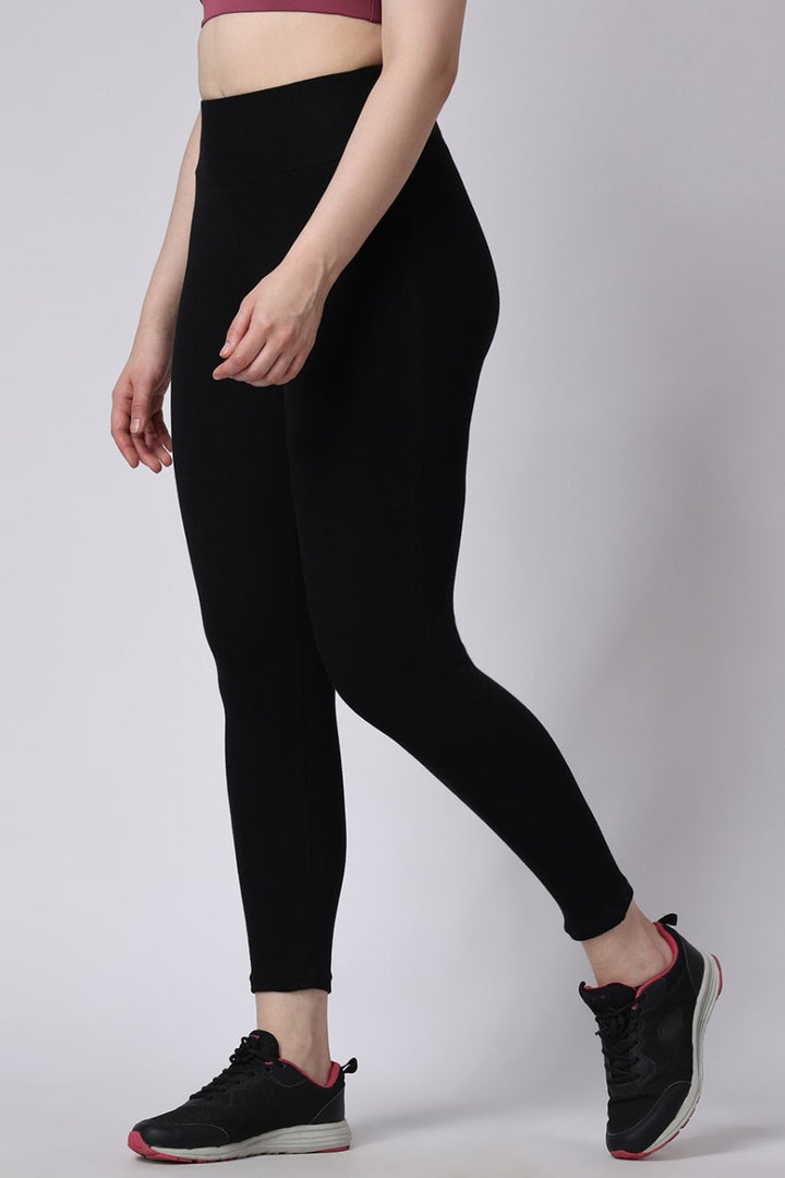 Women's Black Seamless Ribbed Leggings